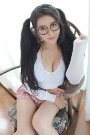 脱了她裙子摸进她的内裤亲吻动漫_午夜在线观看完整版
